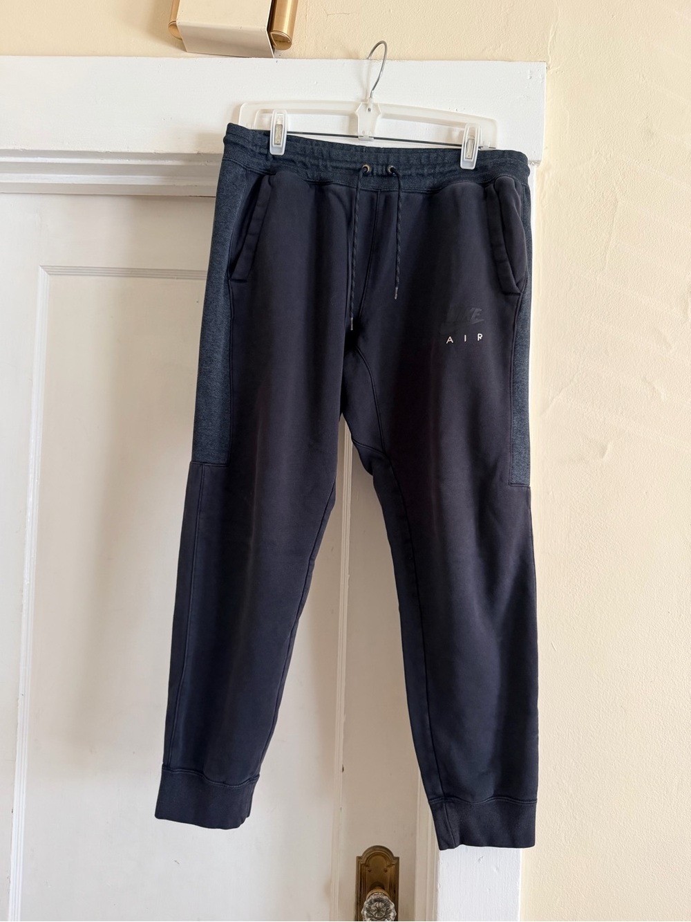 Nike Air Men’s L Two Tone Black Charcoal Gray Fleece Jogger Pants